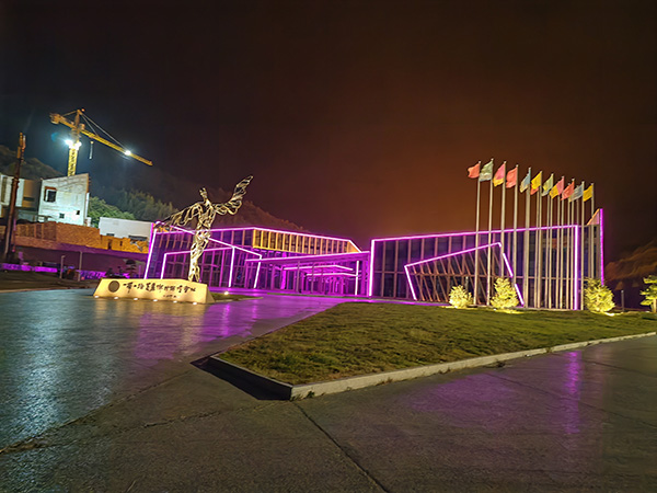 城市亮化是现代城市建设的重要组成部分，它不仅可以美化城市的夜景，还能提升城市的整体形象。随着科技的不断进步，城市亮化也得到了更多的关注和创新。本文将介绍一些关于城市亮化的创意和技术，帮助读者了解塔城城市亮化的重要性以及如何进行塔城城市亮化的规划和实施。